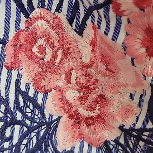 ELLE, Off Shoulder Embroidered Stripe Top_Size Small - Picture 6 of 9